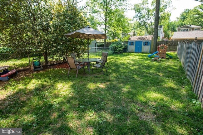 Building Photo - 710 W Glebe Rd