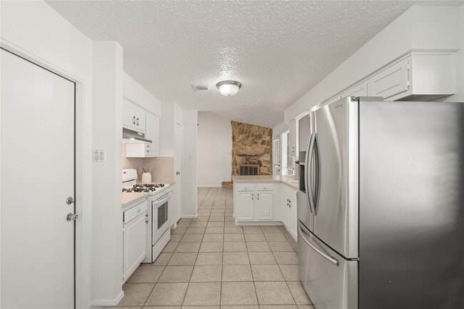 Building Photo - 2213 Baylor Dr