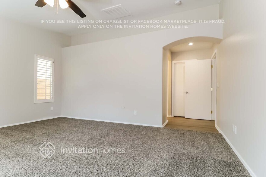 Building Photo - 10613 W La Reata Ave