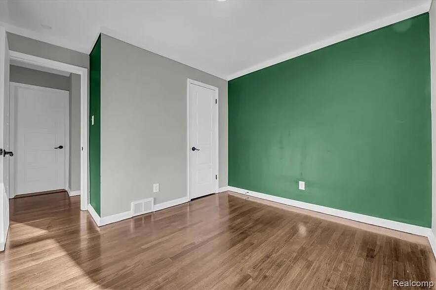 Building Photo - 266 Massoit St