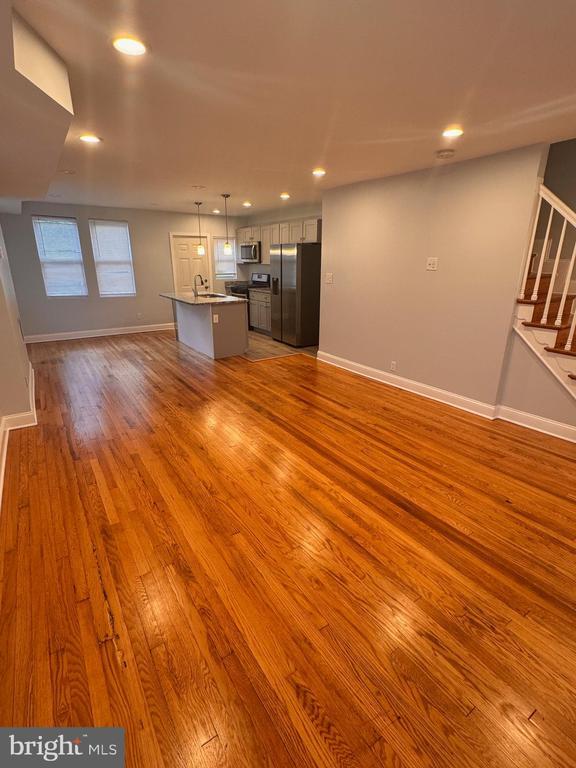 Building Photo - 5200 Ready Ave