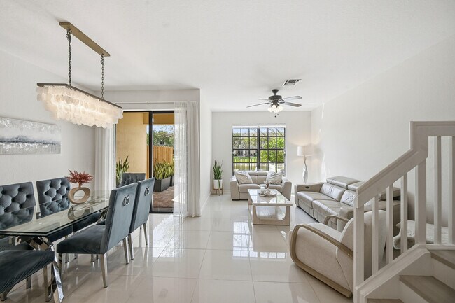 Building Photo - 10415 Wellington Parc Dr