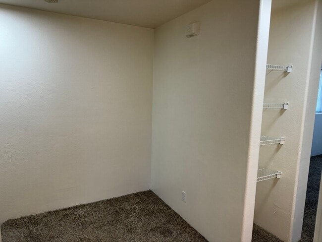 Building Photo - 4 bedroom 1.5 bathroom duplex | MOVE IN SPECIAL!