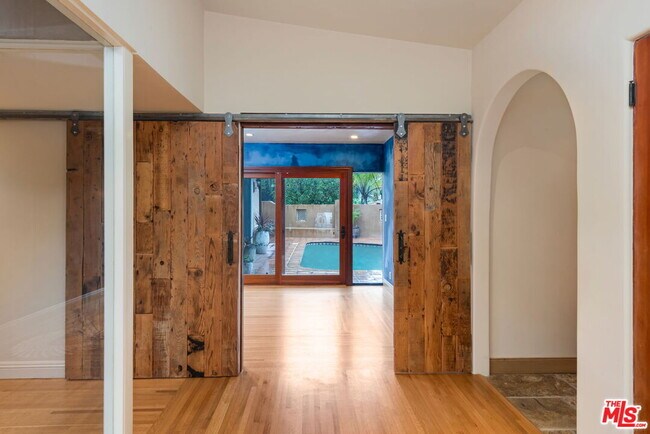 Building Photo - 16141 Bayberry Pl