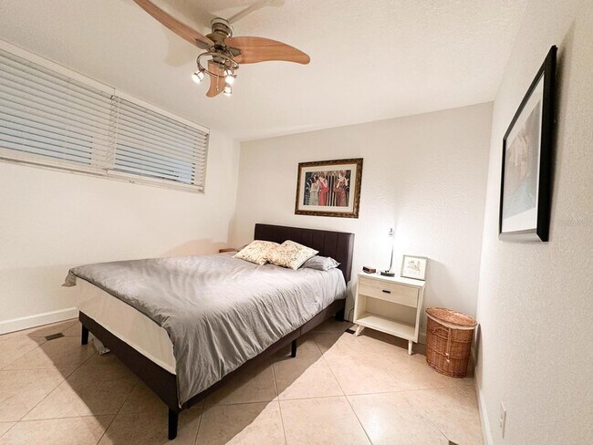 Building Photo - 7920 Sun Island Dr S