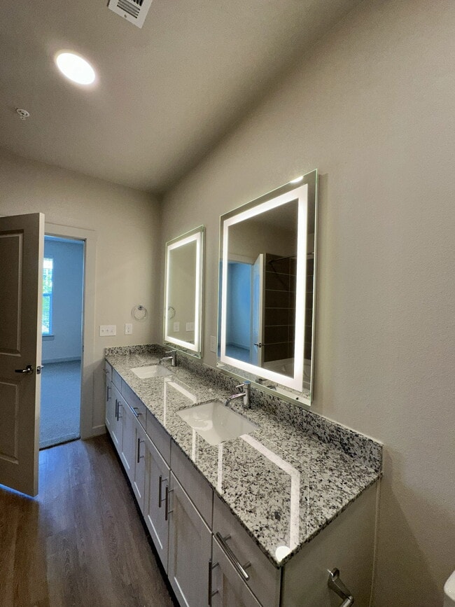 Building Photo - 5701 McKinney Pl Dr