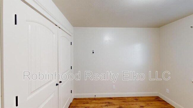 Building Photo - 279 Country Club Pkwy