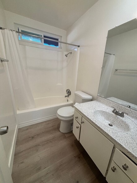 Building Photo - 8202 Ashgrove Dr