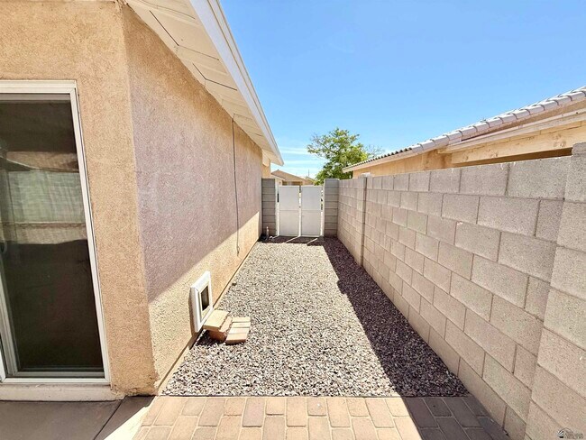 Building Photo - 4452 S Agave Ave