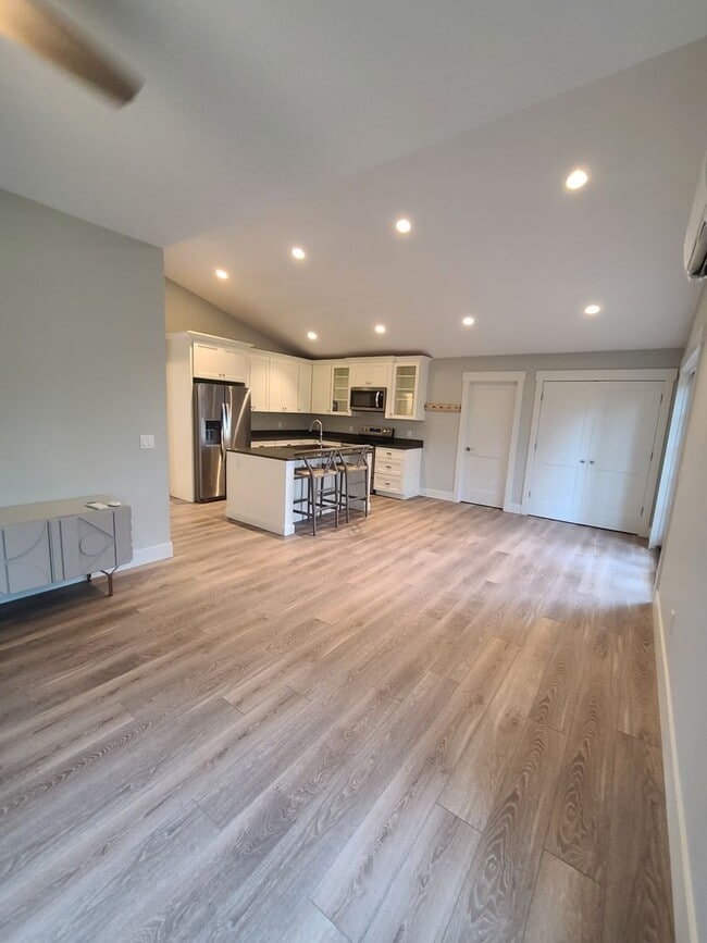 Building Photo - 2 bed, 2 bath newer construction condo