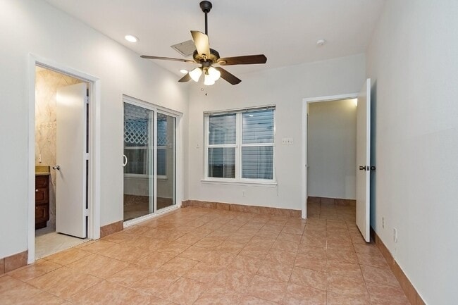 Building Photo - 204 Marshall St