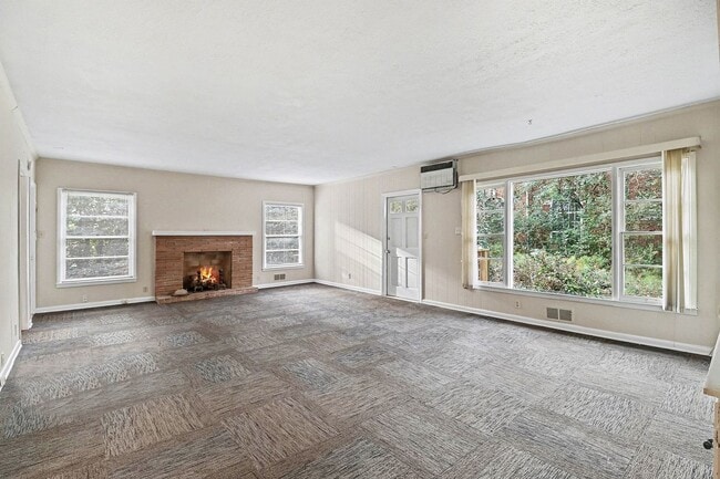 Building Photo - Great Emory Area Rental