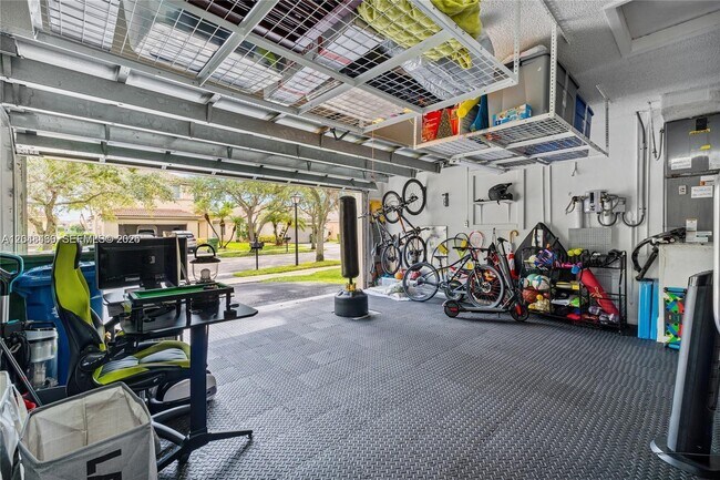 Building Photo - 1356 Presidio Dr