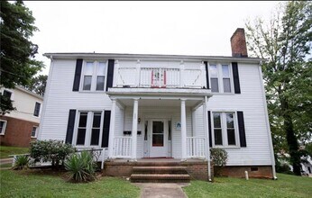 Building Photo - 405ES