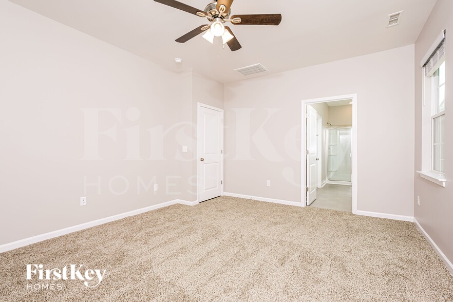 Building Photo - 444 Haywood Glen Dr