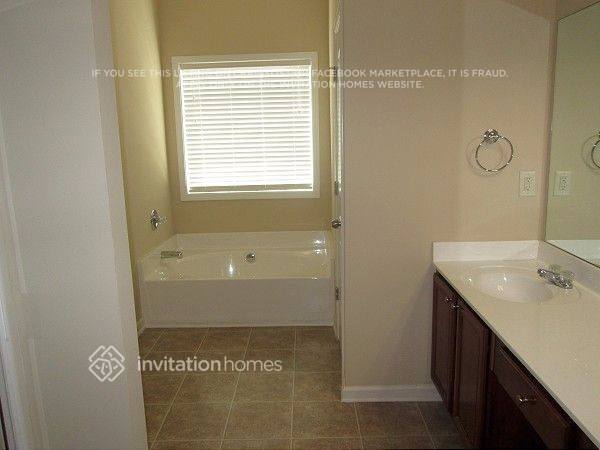 Building Photo - 6872 Grand Hickory Dr