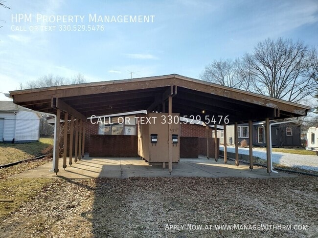 Building Photo - 511 Wrexham Ave SW