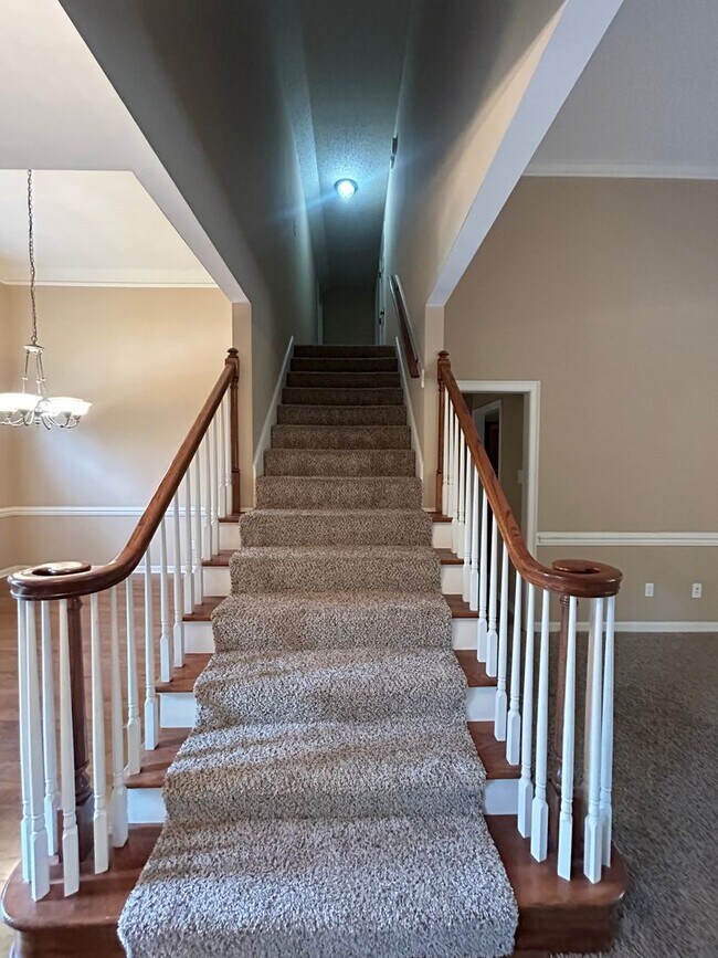 Building Photo - 4 BEDROOM/2 BATH HOME + Bonus Room in Rive...