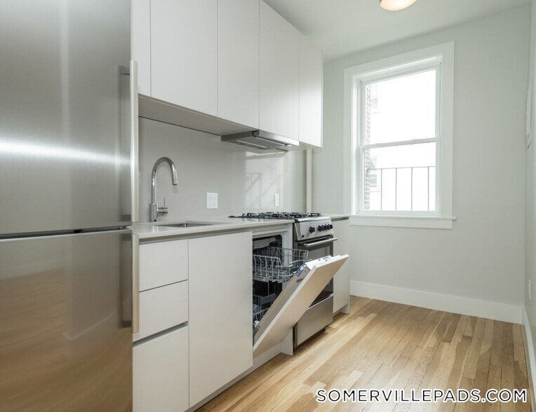 Building Photo - 136 Highland Ave