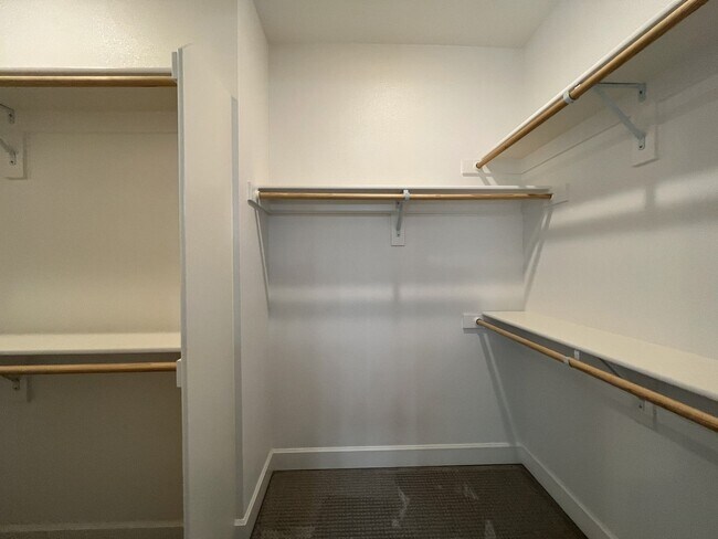 Building Photo - 3-Bedroom Home in Reed’s Crossing with Luxurious Primary Suite & Open Floor Plan, Fireplace, Wash...