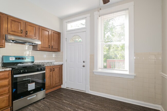 Building Photo - Fantastic 2bd/1ba home! Coming soon!