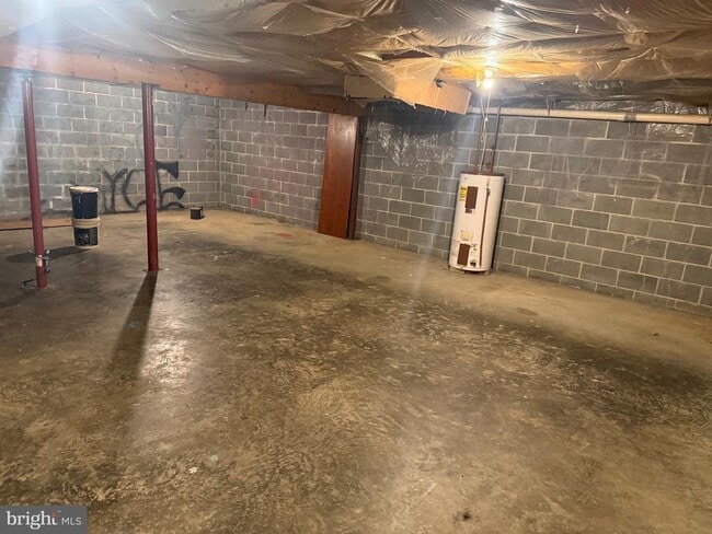 Building Photo - 425 Factory St