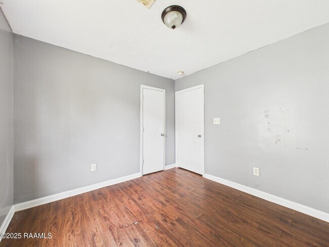 Building Photo - 615 Walker Rd