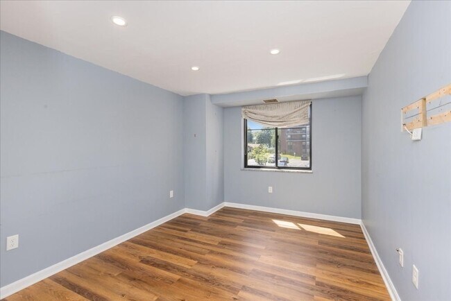 Building Photo - 100 Ledgewood Dr