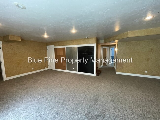 Building Photo - 3930 E Vision Dr