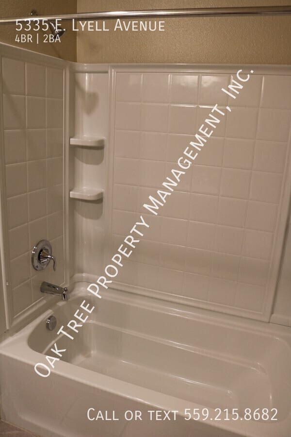 Building Photo - 5335 E Lyell Ave