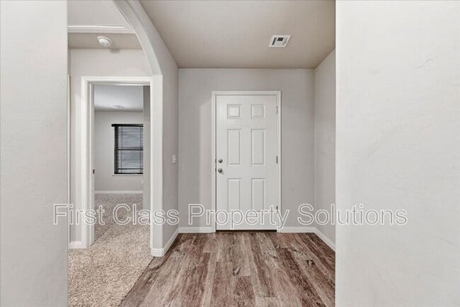 Building Photo - 1708 Burgundy Dr