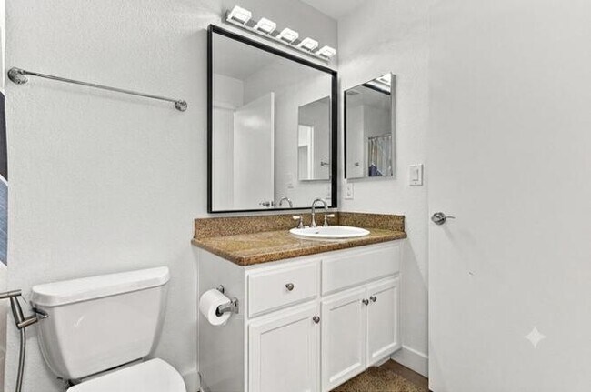 Building Photo - 2695 Somerset Park Cir