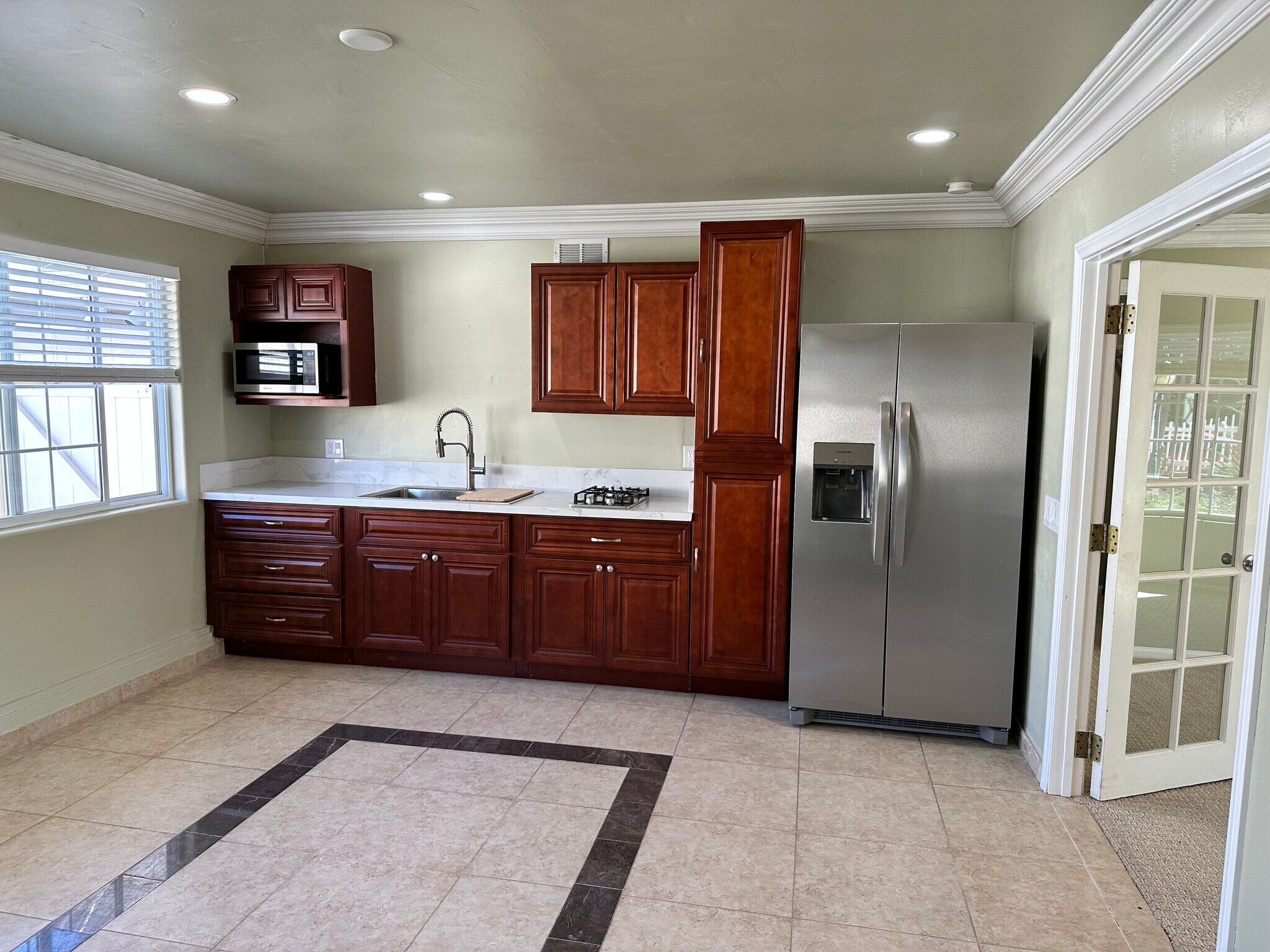 Building Photo - 6563 Park Ridge Blvd