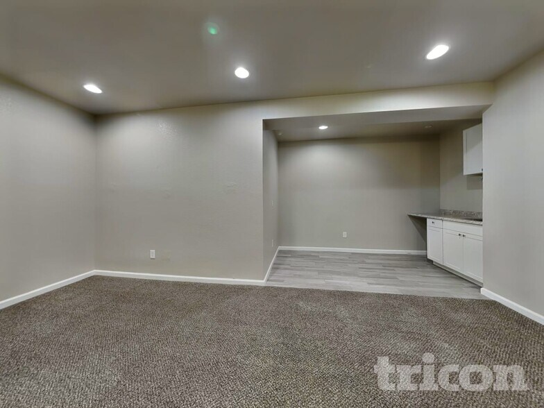 Building Photo - 19760 E 61st Dr