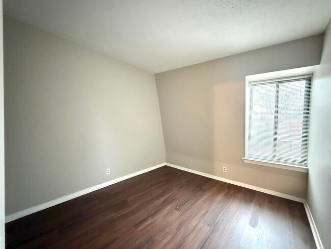 Building Photo - 6567 Poplar Woods Cir S