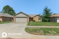 Building Photo - 10616 S Blackwelder Ave