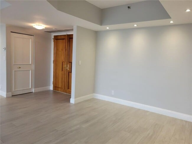 Building Photo - 20281 E Country Club Dr