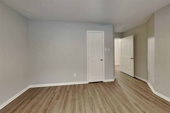 Building Photo - 10 Windswept Oaks Pl