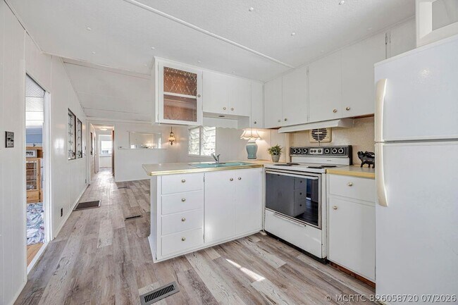 Building Photo - 14556 Glenview Dr