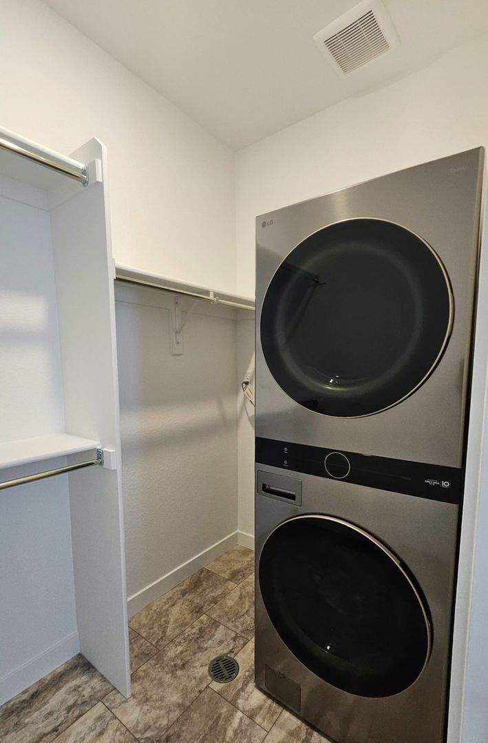 Building Photo - 4664 Windmill Dr