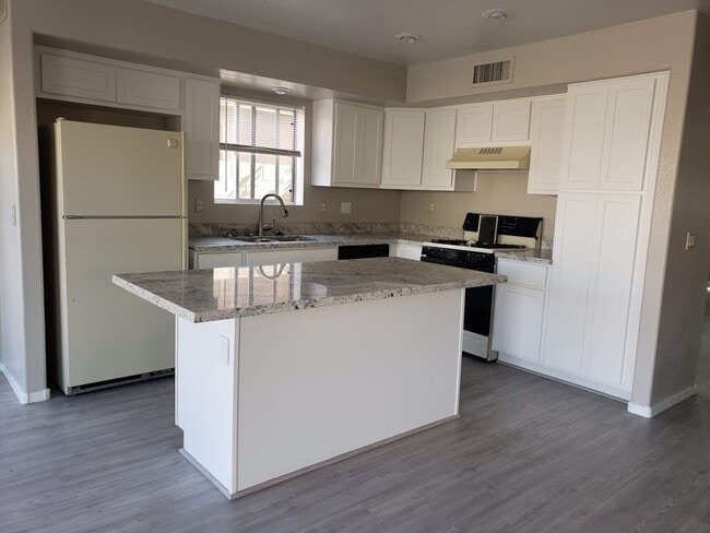 Building Photo - 1782 W Springfield Way