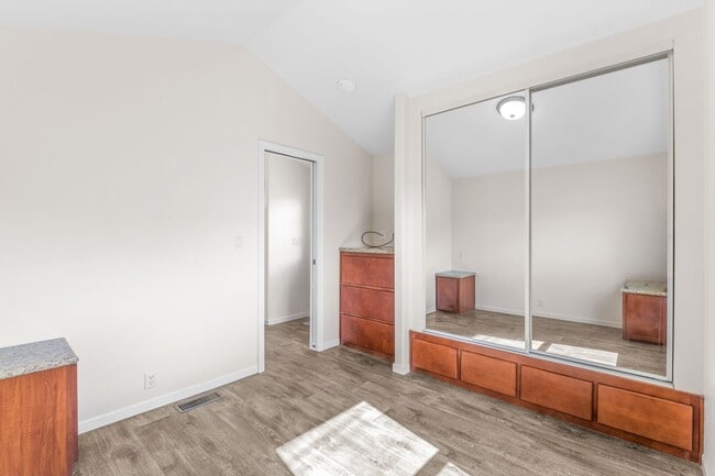 Building Photo - 1 Bed + 1 Bath HOME IN THE PLEASURE POINT ...