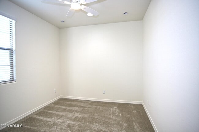 Building Photo - 815 W Finch Dr