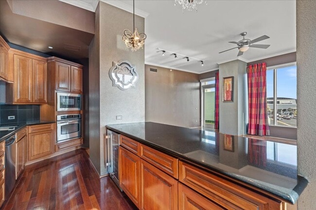 Building Photo - 360 E Desert Inn Rd