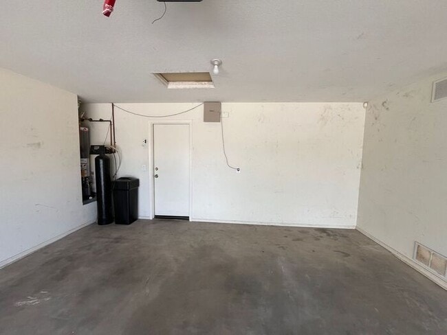 Building Photo - 3 Bedroom in Johnson Ranch Golf Community!