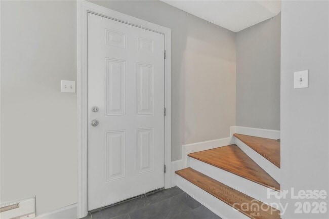 Building Photo - 321 S Gardner Ave