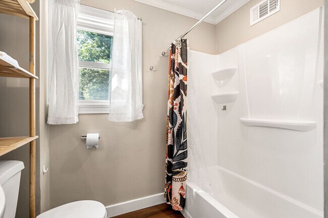 Building Photo - 6 Elwyn Rd