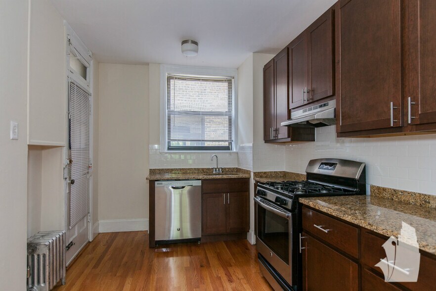 Building Photo - 4602 N Winchester Ave
