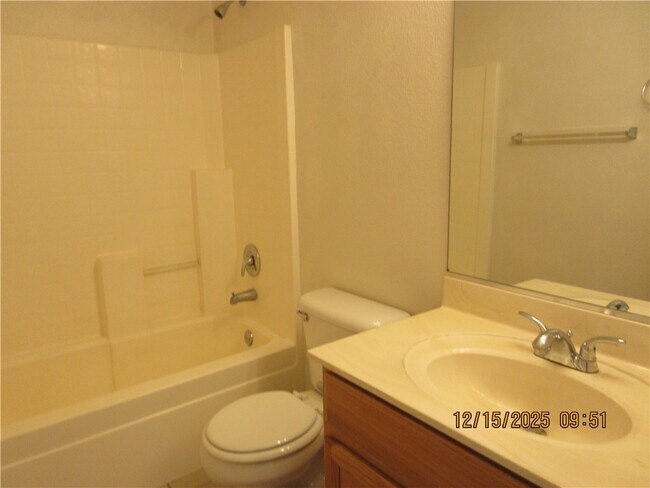 Building Photo - 3915 E Nicole Ave