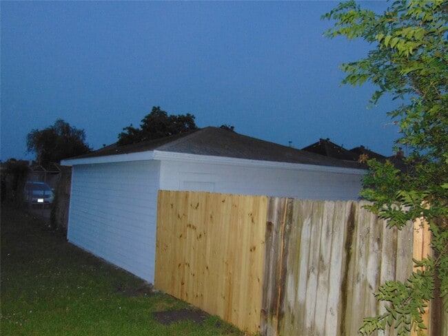 Building Photo - 8603 Rustling Leaves Dr